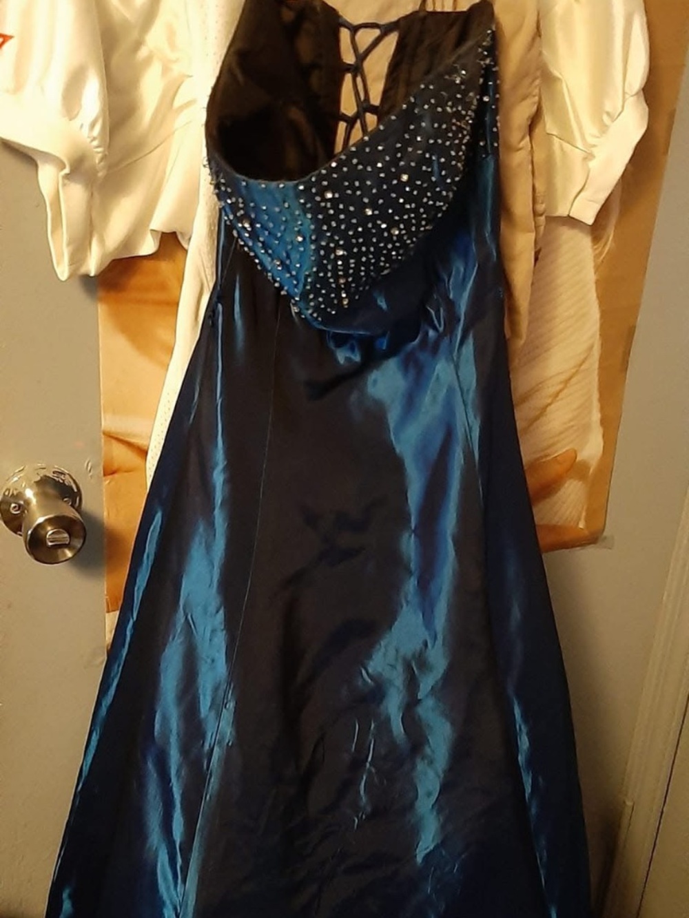 Prom dress - Picture 1 of 2